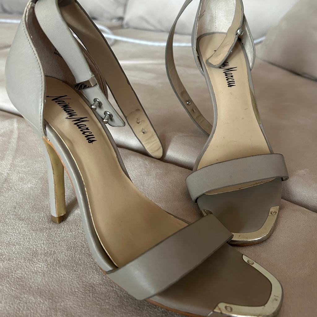 Neuman Marcus Heels